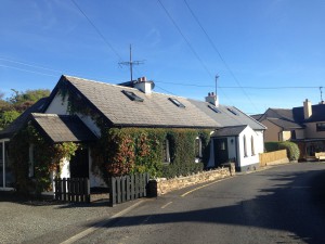 I decided to walk from the harbour to the main road. This house was close to the harbour with the B&B beside it