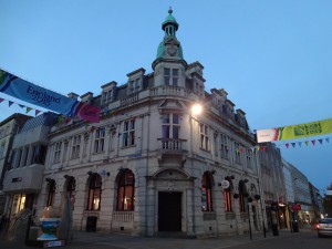 bank at the crossroads of the pedestrian streets. Now a bank and taken before 5 pm when daylight was well on the way out. 