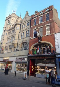 Jewellery shop built around 1904 with figures which strike the hour
